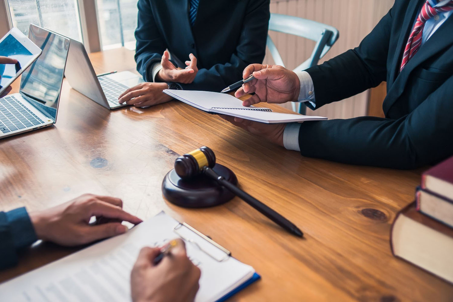 التحكيم وتسوية النزاعات